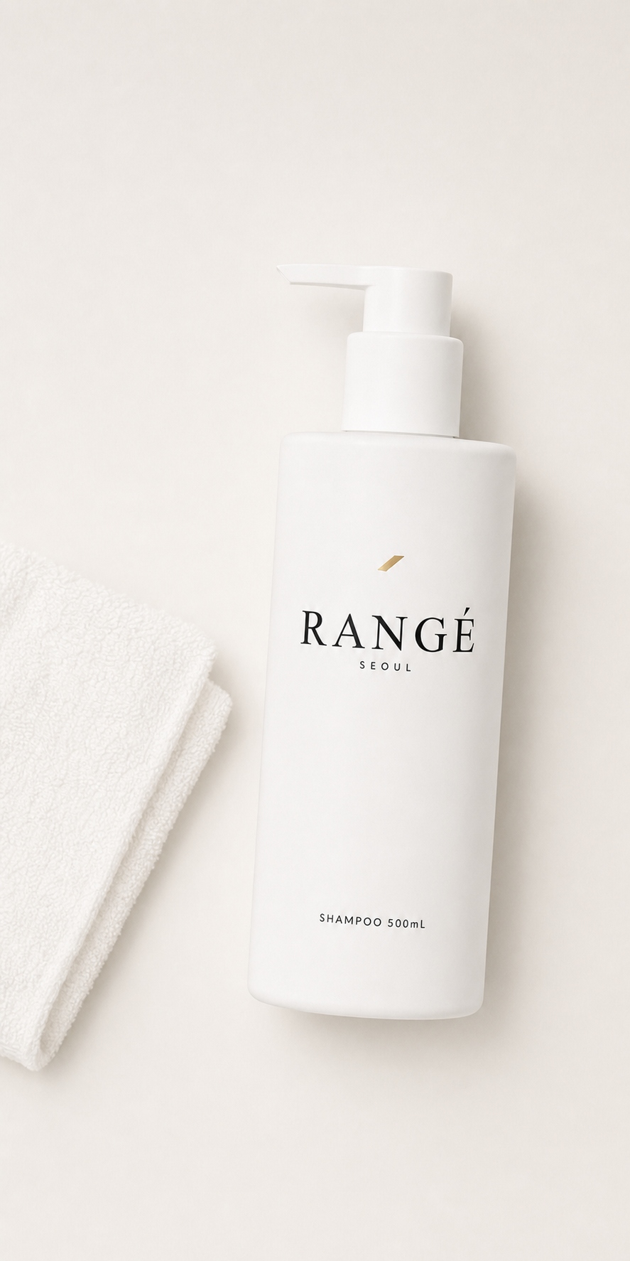 심플한 배경의 RANGÉ SEOUL 샴푸 단독 컷