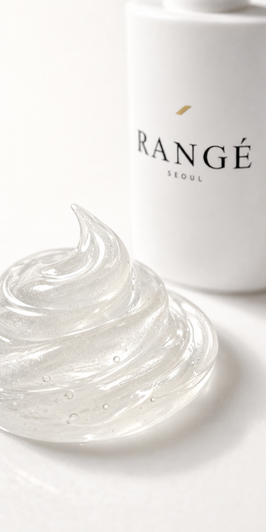 유리질 텍스처의 RANGÉ SEOUL 제형 클로즈업